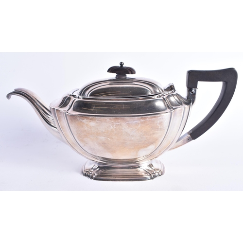 1476 - AN ART DECO SHEFFIELD SILVER TEAPOT. 568 grams. 26 cm wide.