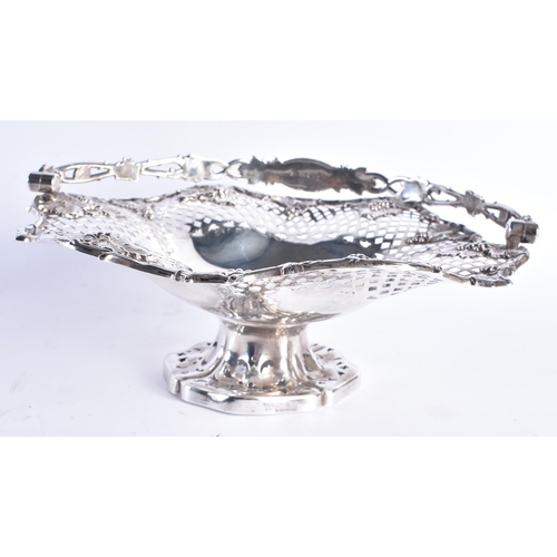 1477 - A FINE EARLY VICTORIAN SILVER BASKET. Sheffield 1845. 677 grams. 27 cm x 21 cm.