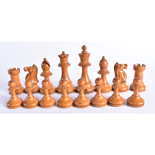 1486 - AN ANTIQUE BOXWOOD AND EBONY CHESSMEN CHESS SET. Largest 9 cm high. (qty)