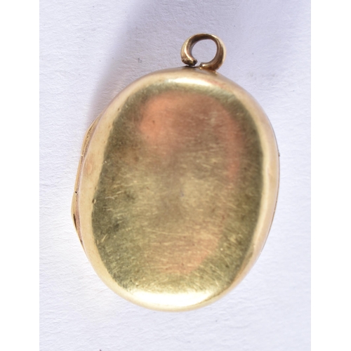 1516 - AN ANTIQUE HIGH CARAT GOLD EASTERN POCKET. 10.1 grams overall. 2.5 cm x 2 cm.