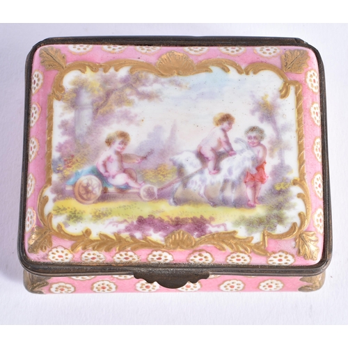 1519 - A 19TH CENTURY FRENCH SEVRES PORCELAIN PILL BOX painted with figures in a landscape. 7.75 cm x 6.5 c... 