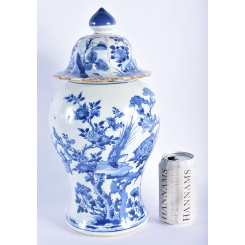 1532 - A FINE 17TH CENTURY CHINESE BLUE AND WHITE PORCELAIN VASE Kangxi, painted with a bird perched upon h... 