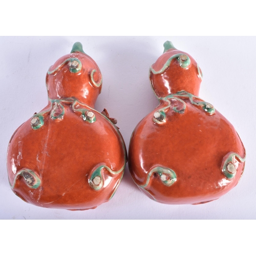 1535 - AN UNUSUAL PAIR OF 19TH CENTURY CHINESE CORAL GROUND PORCELAIN BRUSH WASHERS Qing. 12 cm x 7 cm.