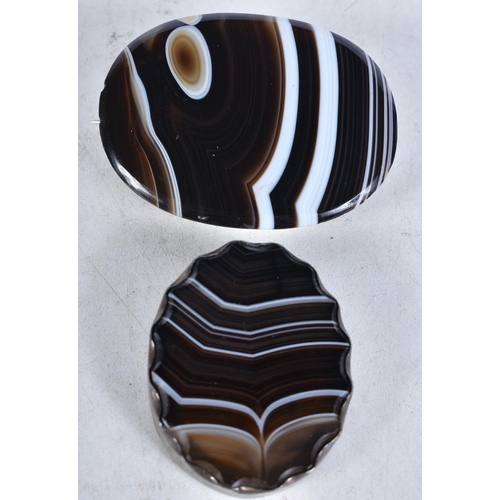 751 - Collection of Sterling Silver Brooches Inc. Victorian, Agate x 2 30 grams. 5.5 cm x 4.25 cm. (2)