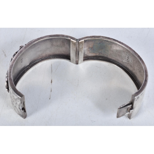 771 - Victorian Sterling Silver Buckle Bangle 36g. Birmingham 1885. 5 cm x 5.75 cm.