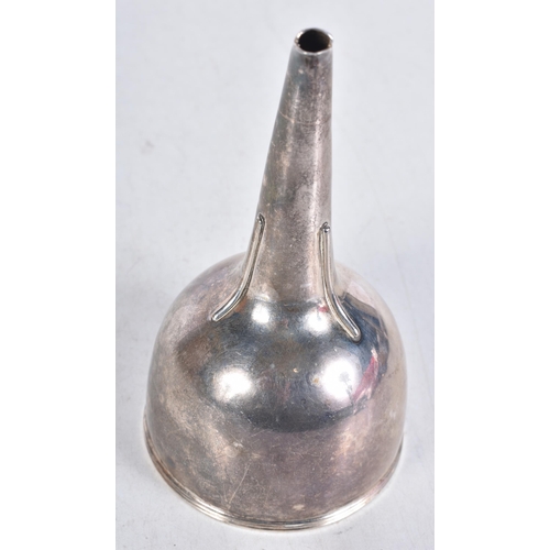 774 - georgian .925 sterling silver wine funnel. London 1819. 84.4 grams. 13.25 cm x 7.25 cm.