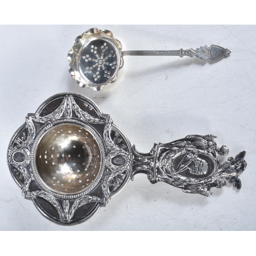 785 - 2 x .800 & .925 sterling silver strainer spoons. 103 grams. Largest 16.5 cm x 9.25 cm. (2)