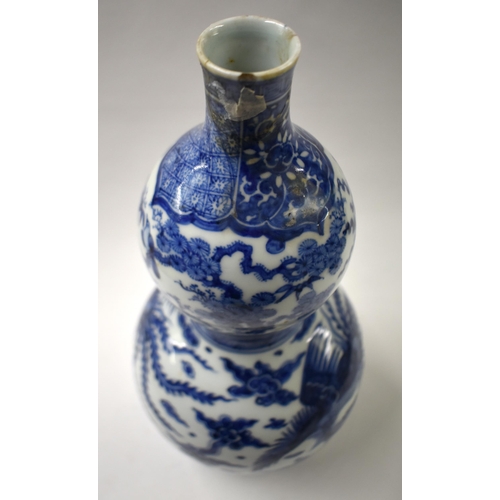 840 - A LARGE 19TH CENTURY JAPANESE MEIJI PERIOD BLUE AND WHITE GOURD VASE by Makuzu Kousai. 37 cm high.