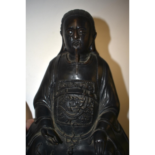 842 - A LARGE 17TH/18TH CENTURY CHINESE BRONZE FIGURE OF AN IMMORTAL Ming. 32 cm x 18 cm.