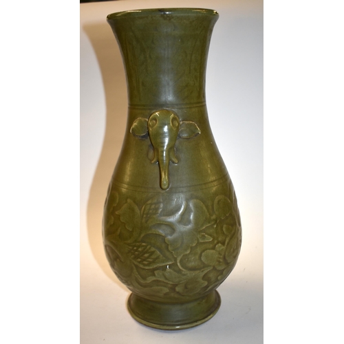 847 - A LARGE 16TH/17TH CENTURY CHINESE LONGQUAN CELADON TWIN HANDLED VASE Ming/Qing. 37 cm high.