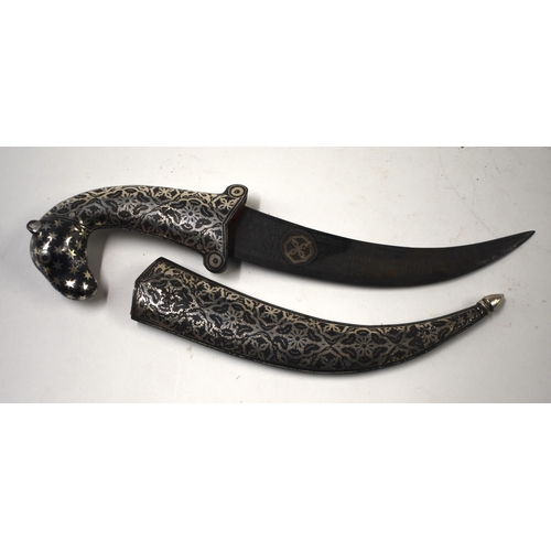 870 - AN ANTIQUE INDIAN SILVER INLAID NIELLO DAGGER. 27 CM LONG.