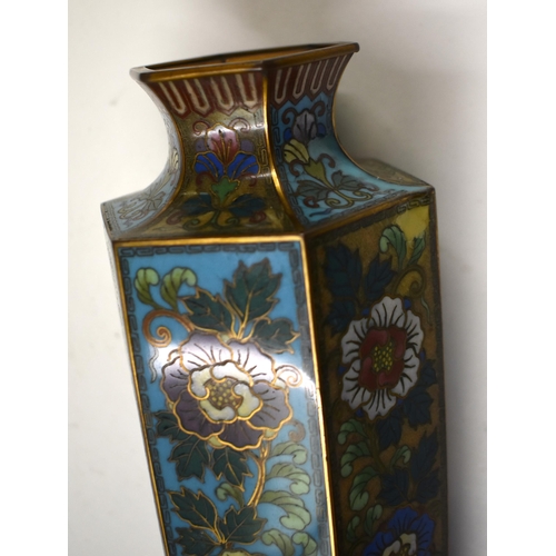 875 - A FINE 19TH CENTURY JAPANESE MEIJI PERIOD CLOISONNE ENAMEL VASE by Kumeno, decorated with foliage. 3... 