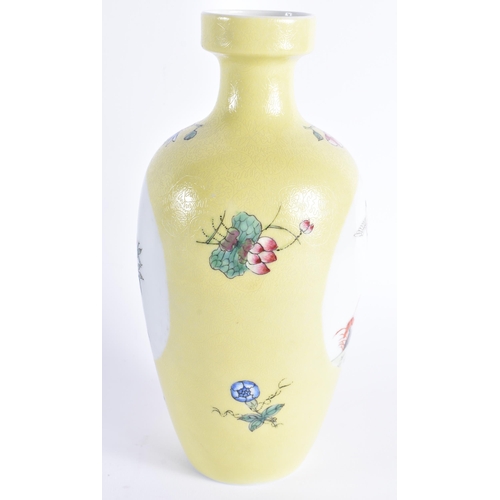 918 - AN EARLY 20TH CENTURY CHINESE FAMILLE ROSE SCRAFITO PORCELAIN VASE Late Qing/Republic. 22 cm high.