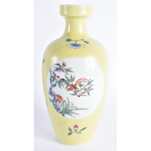 918 - AN EARLY 20TH CENTURY CHINESE FAMILLE ROSE SCRAFITO PORCELAIN VASE Late Qing/Republic. 22 cm high.