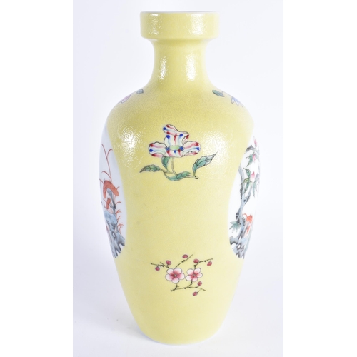 918 - AN EARLY 20TH CENTURY CHINESE FAMILLE ROSE SCRAFITO PORCELAIN VASE Late Qing/Republic. 22 cm high.