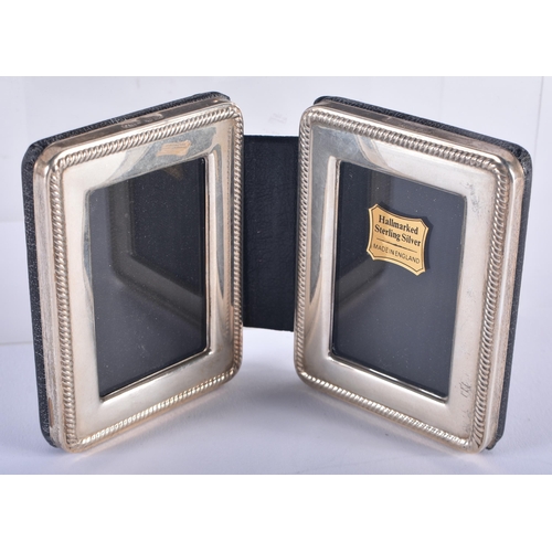 937 - 5 x .925 sterling silver photograph frames. 647 grams overall. Largest 21.5 cm x 15.5 cm. (5)