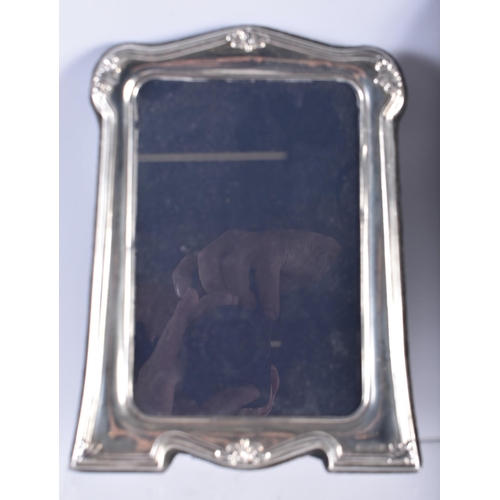 937 - 5 x .925 sterling silver photograph frames. 647 grams overall. Largest 21.5 cm x 15.5 cm. (5)