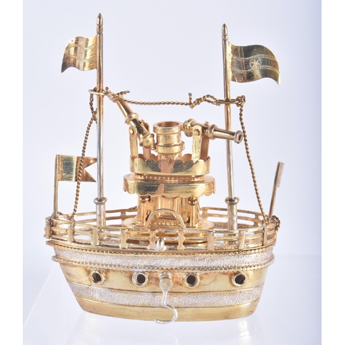 938 - Gilt Continental .930 Silver Novelty Ship Box 192g. 13.25 cm x 12.75 cm.