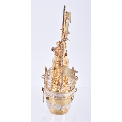 938 - Gilt Continental .930 Silver Novelty Ship Box 192g. 13.25 cm x 12.75 cm.