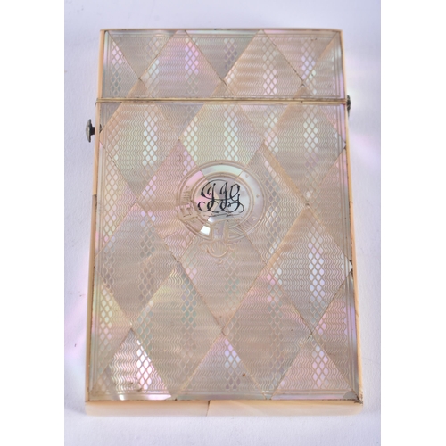 951 - Antique Mother Of Pearl Calling Card Case W/ Intricate Design. 40.4 grams. 9 cm x 5.5 cm.