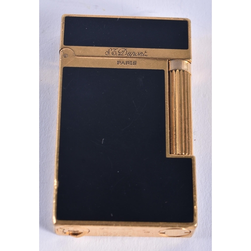 958 - Vintage S.T DUPONT Paris Gold Plate & Black Lacquer Cigarette Lighter. 6.25 cm x 3.75 cm.