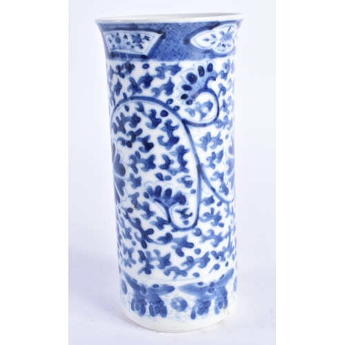 980 - A 19TH CENTURY CHINESE BLUE AND WHITE PORCELAIN VASE bearing Kangxi marks to base, together with a Q... 