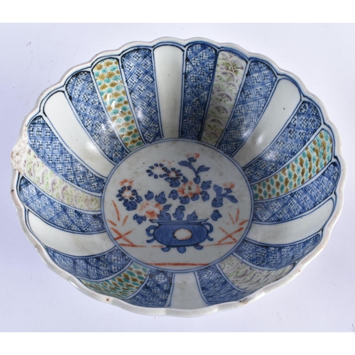 984 - AN 18TH/19TH CENTURY JAPANESE EDO PERIOD PORCELAIN BOWL painted with motifs. 21 cm x 10 cm.