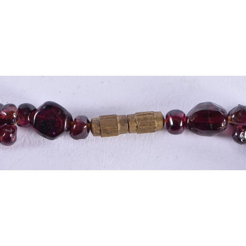 991 - AN ANTIQUE GARNET NECKLACE. 68 cm long.