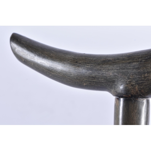 101 - A 19TH CENTURY ANGLO INDIAN CARVED HORN WALKING CANE possibly black rhinoceros. 90 cm long.