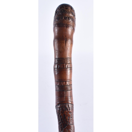 105 - A 19TH CENTURY JAPANESE MEIJI PERIOD CARVED BAMBOO GEISHA WALKING CANE. 86 cm long.