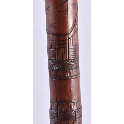 105 - A 19TH CENTURY JAPANESE MEIJI PERIOD CARVED BAMBOO GEISHA WALKING CANE. 86 cm long.