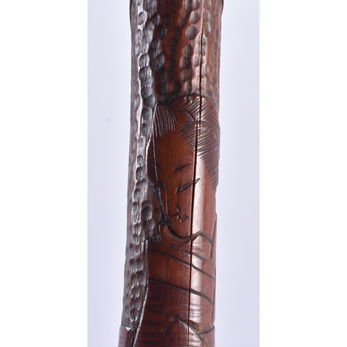 105 - A 19TH CENTURY JAPANESE MEIJI PERIOD CARVED BAMBOO GEISHA WALKING CANE. 86 cm long.