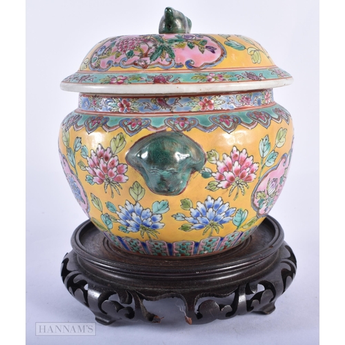 130E - A CHINESE REPUBLICAN PERIOD STRAITS PORCELAIN BOWL AND COVER decorated with flowers. 17 cm x 19 cm