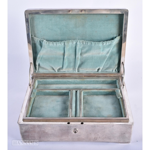 135D - A LOVELY EARLY 20TH CENTURY JAPANESE MEIJI PERIOD SILVER AND SHAKUDO BOX by Katsunobu, After a model... 