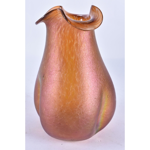 162 - A LOETZ GLASS VASE. 16 cm high.