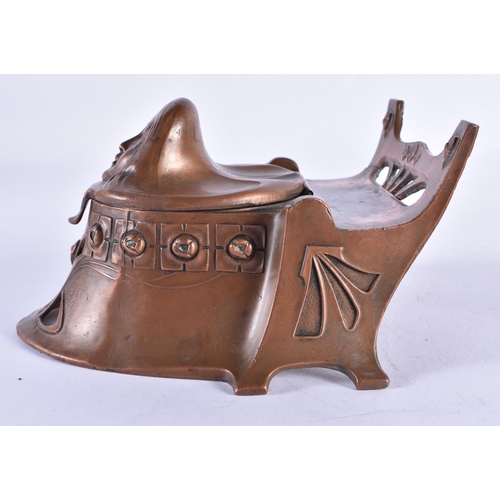 172 - A SECCIONIST MOVEMENT COPPER INKWELL. 13 cm x 9 cm.