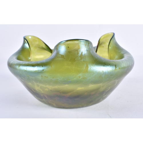 201 - AN ART NOUVEAU AUSTRIAN GREEN GLASS BOWL possibly Loetz. 17 cm wide.