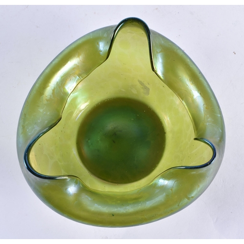 201 - AN ART NOUVEAU AUSTRIAN GREEN GLASS BOWL possibly Loetz. 17 cm wide.