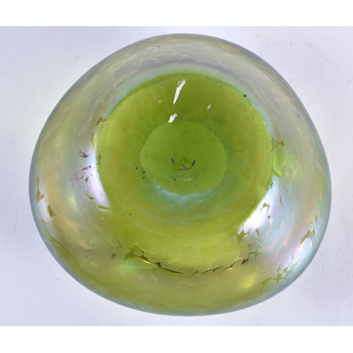 201 - AN ART NOUVEAU AUSTRIAN GREEN GLASS BOWL possibly Loetz. 17 cm wide.