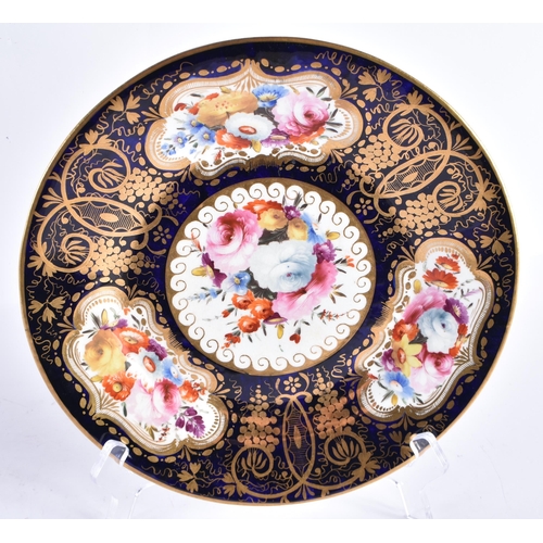 254 - A PAIR OF EARLY 19TH CENTURY COALPORT DESSERT DISHES together with two similar plates. Largest 22 cm... 