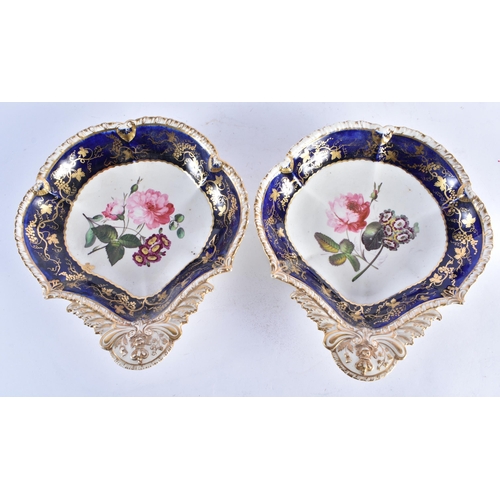 254 - A PAIR OF EARLY 19TH CENTURY COALPORT DESSERT DISHES together with two similar plates. Largest 22 cm... 