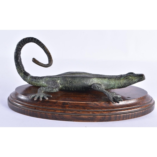 28 - AN ANTIQUE BRONZE LIZARD upon a wooden base. 26 cm x 12 cm.