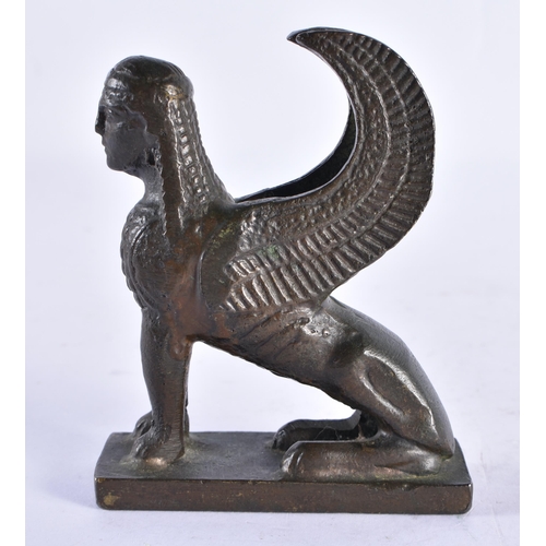 303 - AN UNUSUAL 19TH CENTURY EUROPEAN GRAND TOUR BRONZE FIGURE OF A WINGED BEAST modelled upon a rectangu... 