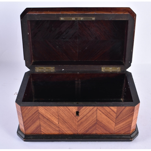 306 - AN EARLY 19TH CENTURY PARQUETRY CASKET with quarter veneered top. 22 cm x 12 cm.