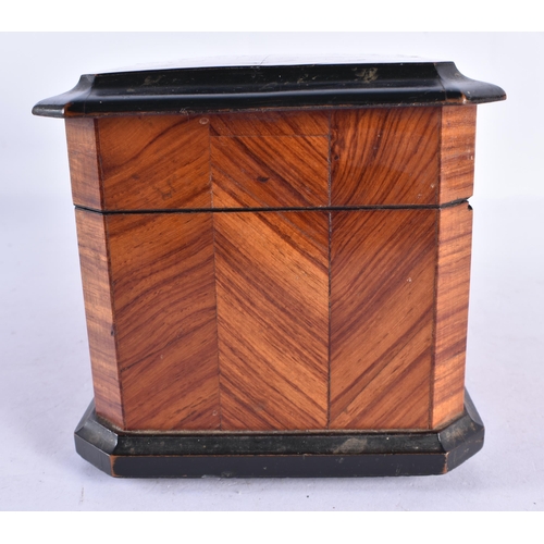 306 - AN EARLY 19TH CENTURY PARQUETRY CASKET with quarter veneered top. 22 cm x 12 cm.