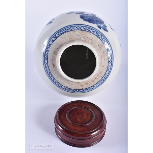 30D - A 19TH CENTURY CHINESE BLUE AND WHTIE PORCELAIN GINGER JAR AND COVER Late Qing. 14 x 13cm