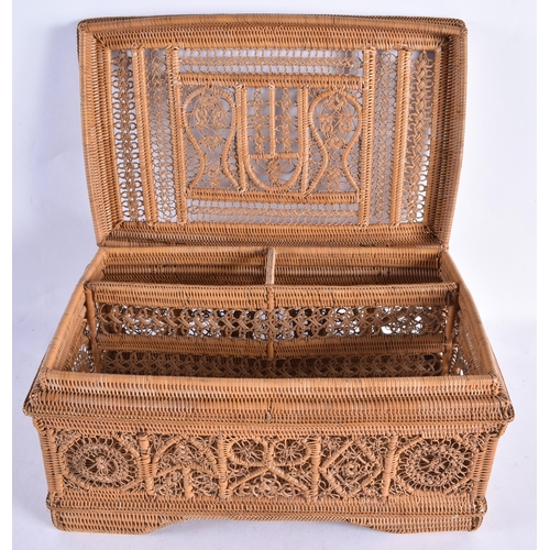 319 - A CHARMING EARLY 20TH CENTURY WICKER CASKET with divided interior. 32 cm x 18 cm x 16 cm.