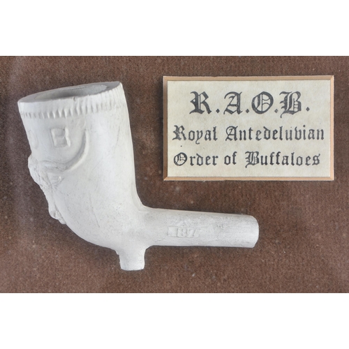 322 - A UNUSUAL ANTIQUE CLAY PIPE DISPLAY. 38 cm x 28 cm.