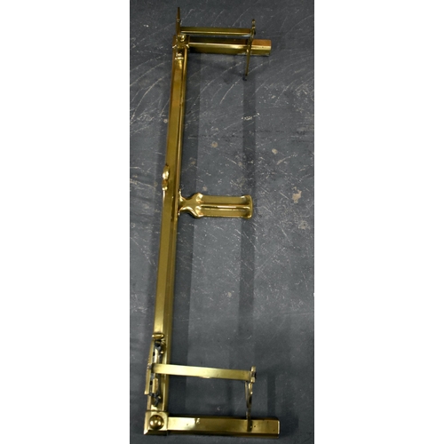 332 - A LOVELY ARTS AND CRAFTS ENGLISH BRASS FIRE SIDE FENDER of stylish form. 130 cm x 38 cm.