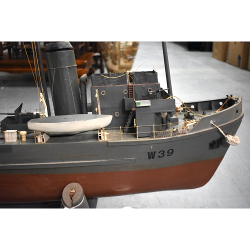 333 - A MONUMENTAL MUSEUM GRADE VINTAGE REMOTE CONTROL GUNSHIP BOAT. 99 x 23 x 54cm